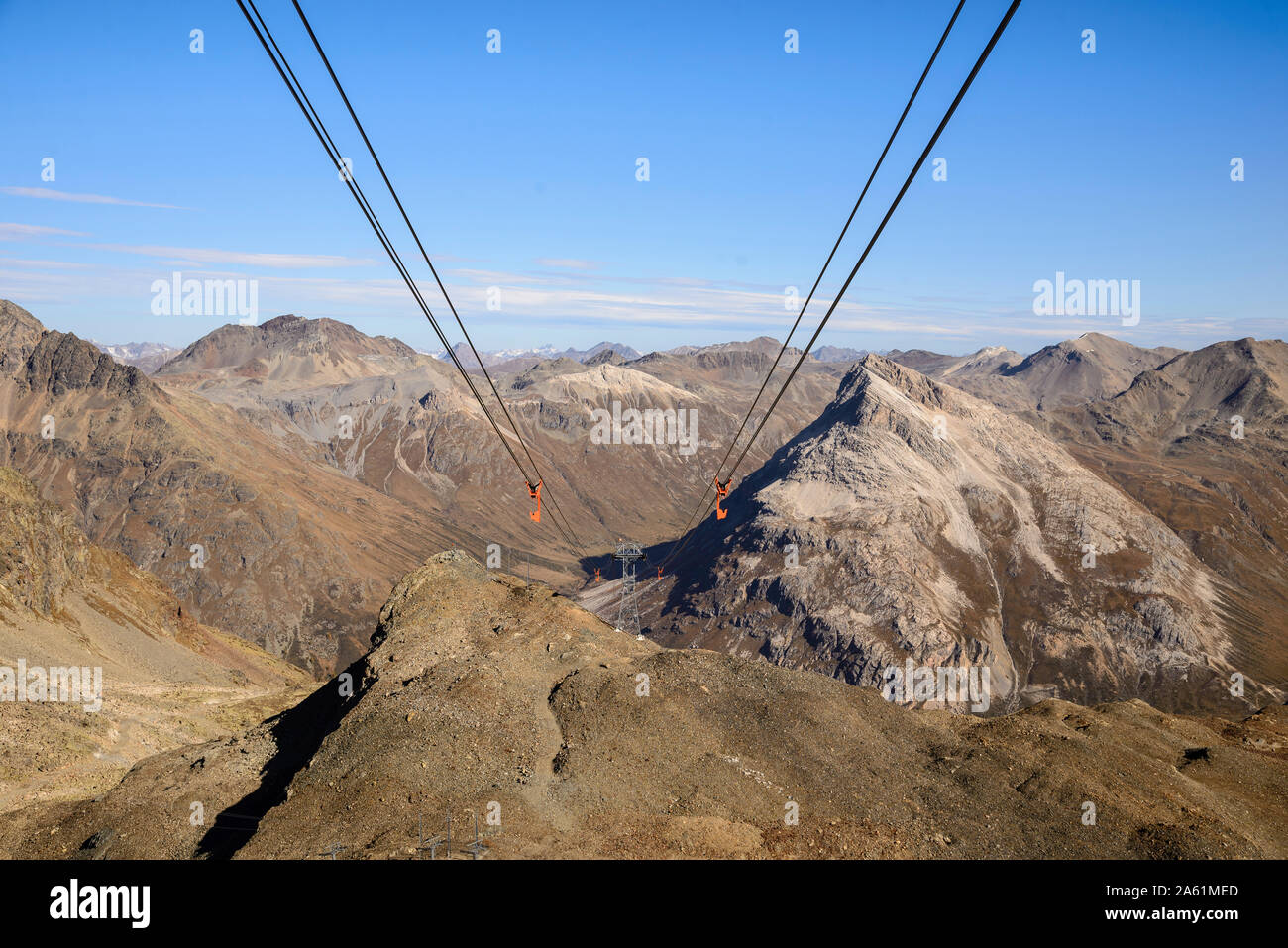 Blick von der Diavolezza Seilbahn auf das Bernina Tal, Grigioni, Schweiz, Europa Foto Stock