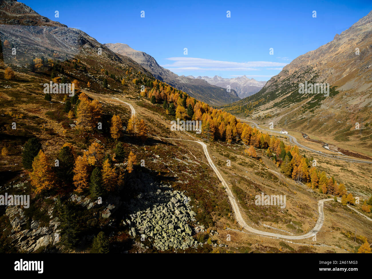 Blick von der Diavolezza Seilbahn auf das Bernina Tal, Grigioni, Schweiz, Europa Foto Stock