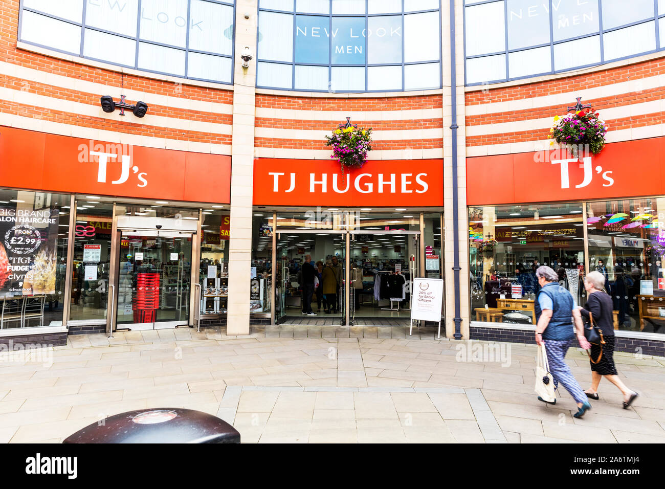 T J Hughes Discount company, T.J Sconto Hughes department store, T J Hughes store, t j hughes inghilterra, T J Hughes shop, T J Hughes segno Foto Stock