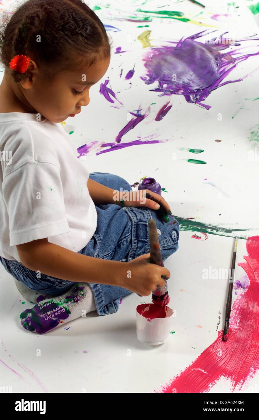 Pittura di bambini neri immagini e fotografie stock ad alta risoluzione -  Alamy