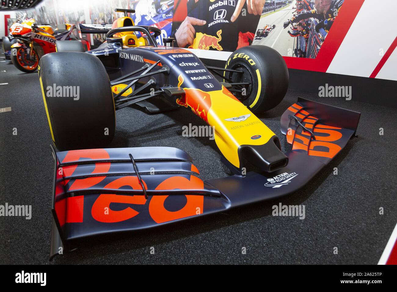 Tokyo, Giappone. 23 Ott, 2019. Una Aston Martin Red Bull Racing RB14 sul display durante una anteprima di stampa del 46th Tokyo Motor Show 2019 a Tokyo Big Sight. Motor Show di Tokyo 2019 presenta le nuove tecnologie di mobilità dal giapponese e oltremare automobilistiche. La mostra è aperta al pubblico dal 25 Ottobre al 4 novembre. Credito: Rodrigo Reyes Marin/ZUMA filo/Alamy Live News Foto Stock