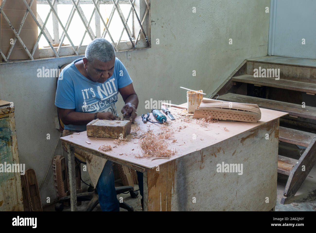 Maurizio artigianato; un locale artigiani di Maurizio fare modellini di barche e navi, Curepipe, Mauritius Foto Stock