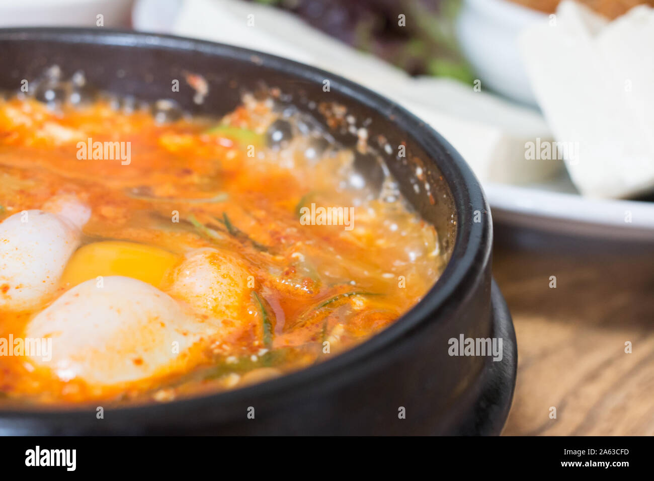 Sundubu jjigae (soft tofu stufato) coreano cibo tradizionale Foto Stock