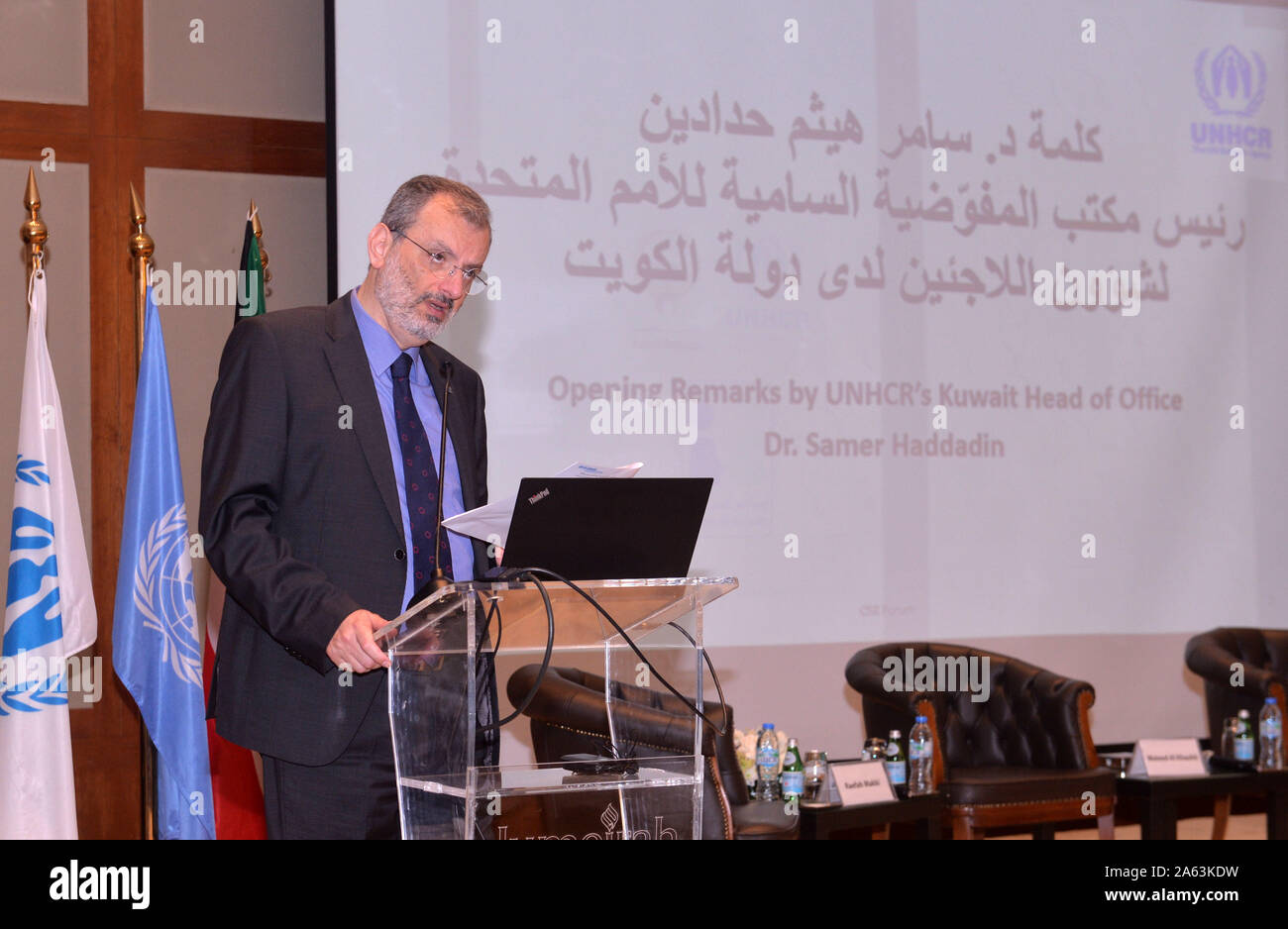 (191023) -- Kuwait City, Ottobre 23, 2019 (Xinhua) -- Samer Haddadin, capo dell'Alto Commissario delle Nazioni Unite per i Rifugiati (ACNUR) ufficio in Kuwait, parla a un forum umanitario in Kuwait City, Kuwait, su Ott. 23, 2019. L Alto Commissario delle Nazioni Unite per i rifugiati svoltosi mercoledì un forum umanitario in Kuwait. La manifestazione mira a evidenziare il ruolo del settore privato nel sostenere la risposta umanitaria sforzi per lo spostamento delle crisi in tutto il mondo, lo scambio di idee e di discutere le soluzioni sostenibili, con la partecipazione di esperti locali ed internazionali. (Foto di Asad/Xinh Foto Stock