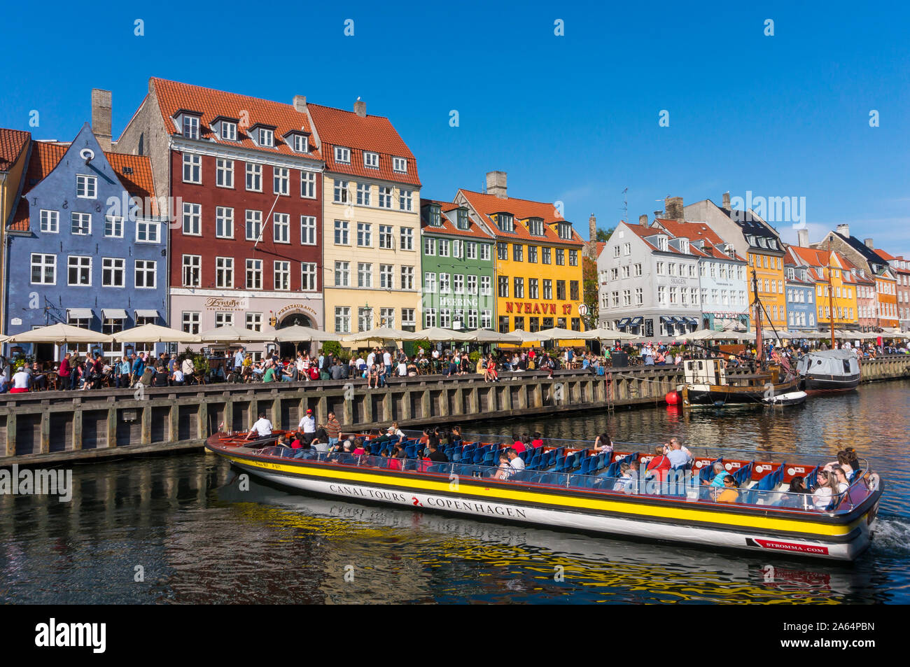 Vista Del Vecchio Porto Di Nyhavn Nel Centro Di Copenhagen Danimarca 