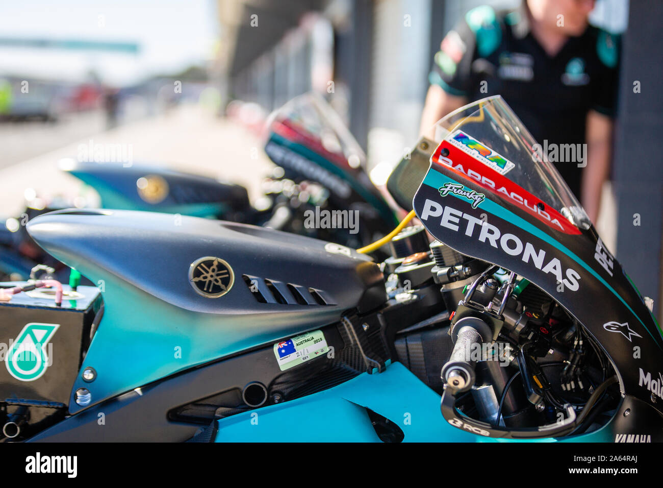 Circuito australiano di Phillip Island. 24 ottobre, 2019. In pit lane durante la Promac Generac Australian MotoGP. Credito: Dave Hewison/Alamy Live News Foto Stock