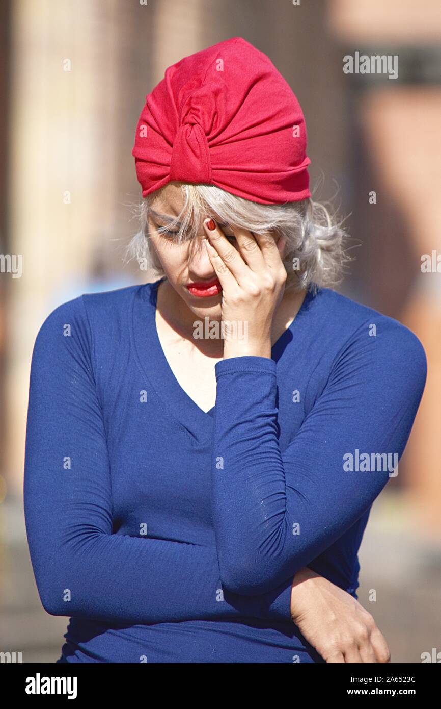 Triste diversi musulmani islamici femminile donna Foto Stock