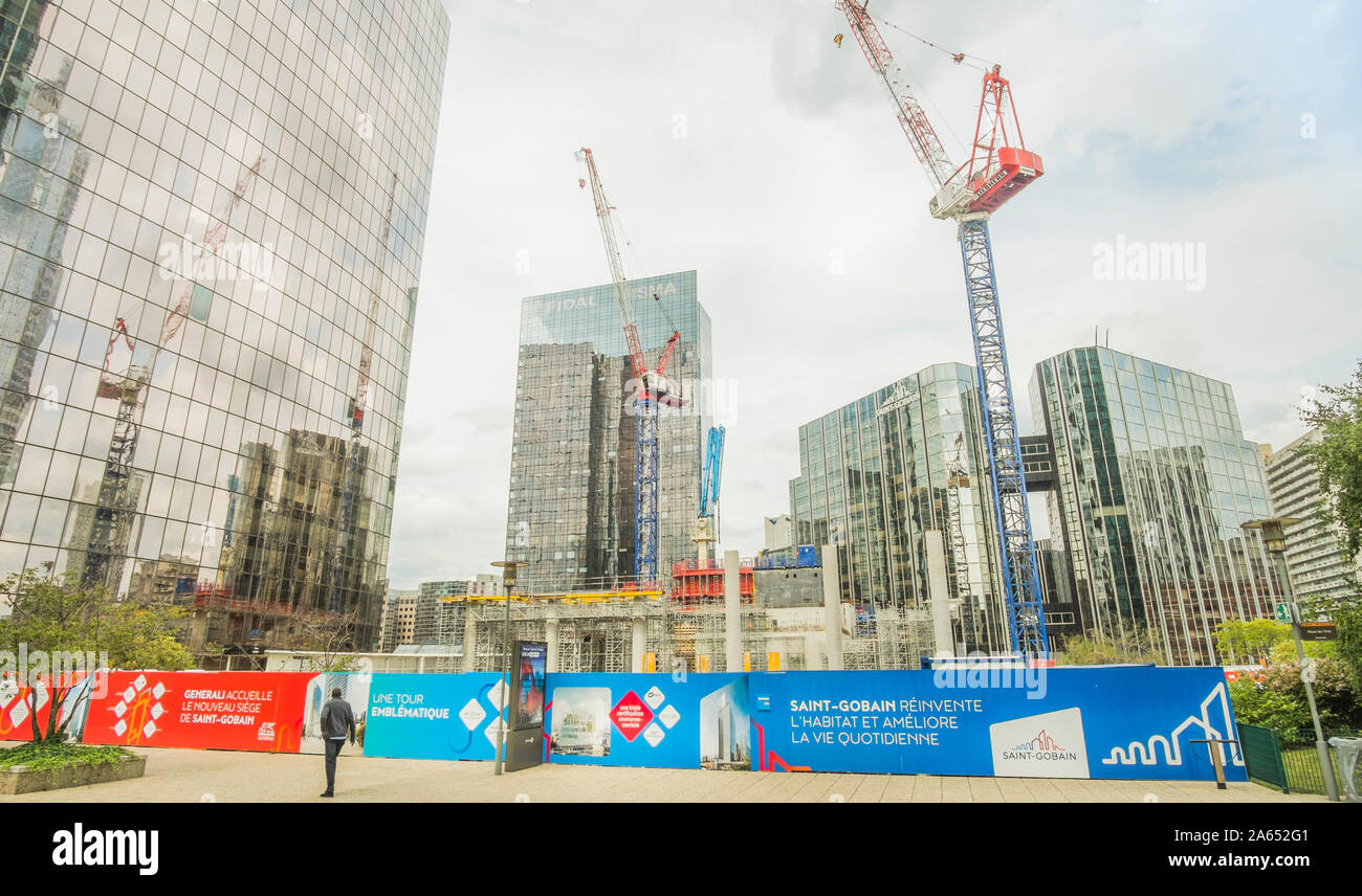 Sito in costruzione di nuovi SAINT-GOBAIN la sede centrale della società torre a La Defense Foto Stock