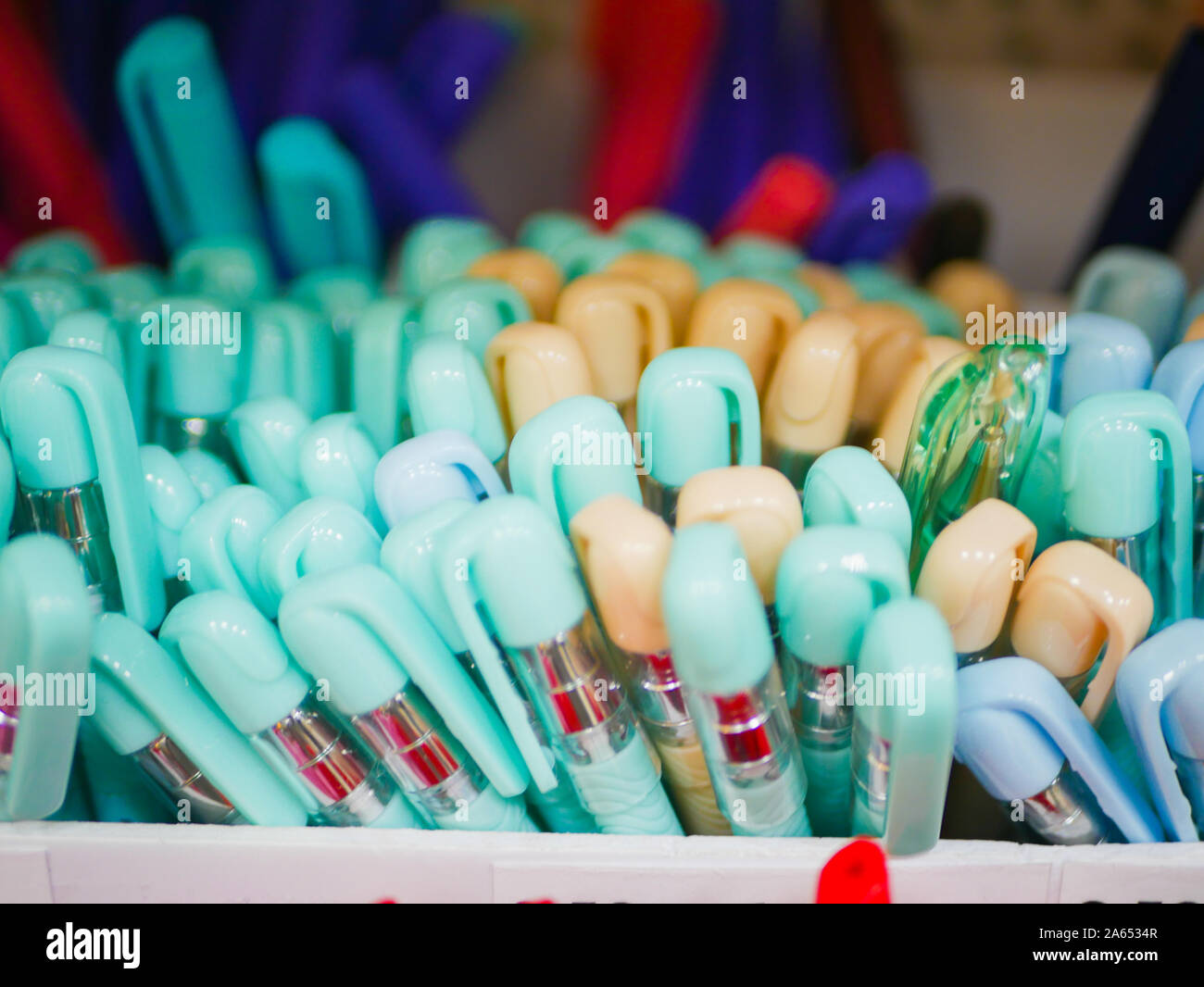 Un sacco di turchese penne. standard per studiare e business Foto Stock