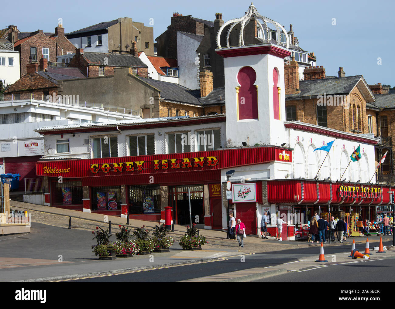Il Coney isalnd Amusement Building e Arcade con slot machine e giochi a Scarborough North Yorkshire Inghilterra Regno Unito Foto Stock