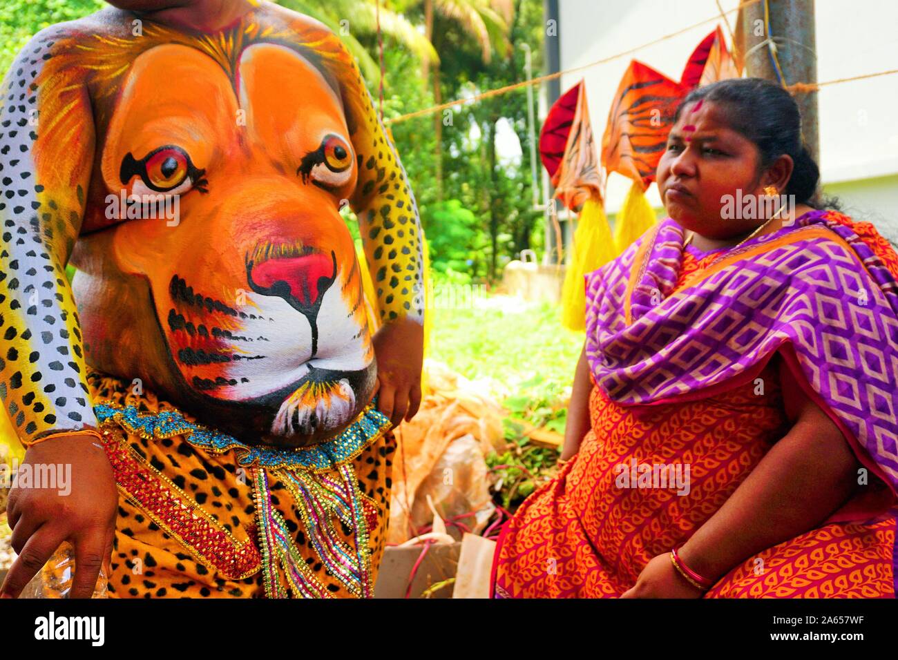 Dipinto di corpi umani per Pulikali Tiger danza, Onam festival, Kerala, India, Asia Foto Stock