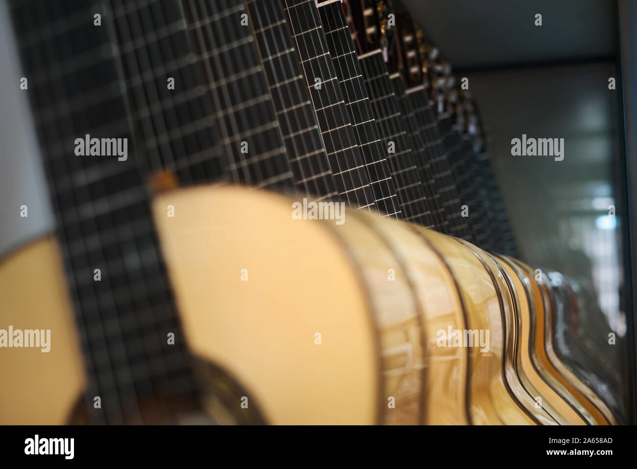 Chitarre classiche per la vendita in strumento musicale Shop Foto Stock