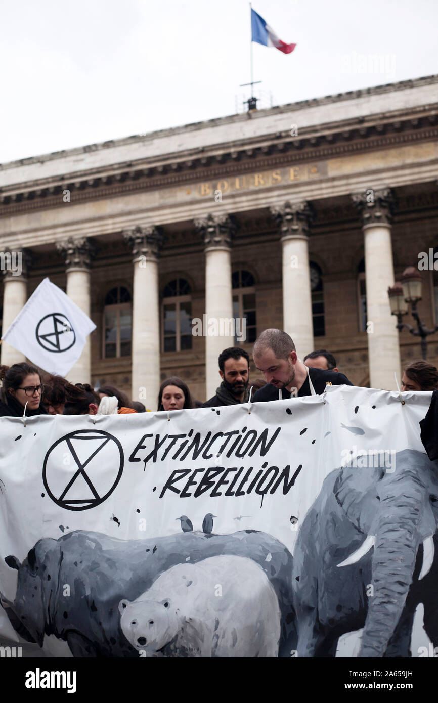 Parigi (Francia), il lancio del socio-politico di movimento 'ribellione di estinzione' che utilizza la resistenza nonviolenta per protestare contro la rottura del clima Foto Stock