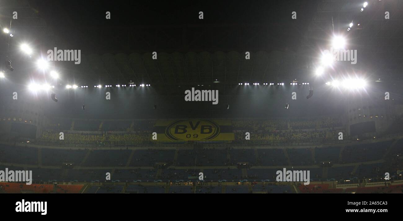 Bandiera Borussia Dortmund 150x100cm - Nero E Giallo Per Tifosi - Decorazione Stadio O Casa - Foto 10