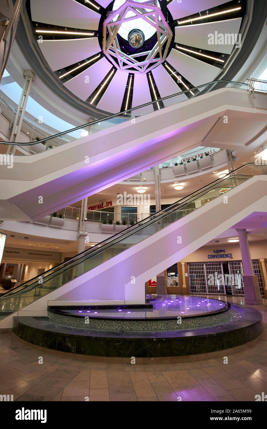 Scale mobili nel Centro Commerciale Circle Center Indianapolis in Indiana USA Foto Stock