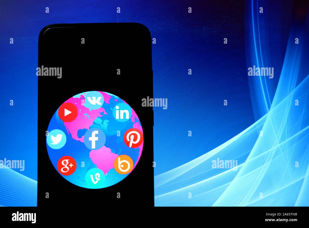 In questa foto illustrazione diversi Social Media applicazione i logo visualizzati su uno smartphone . Foto Stock