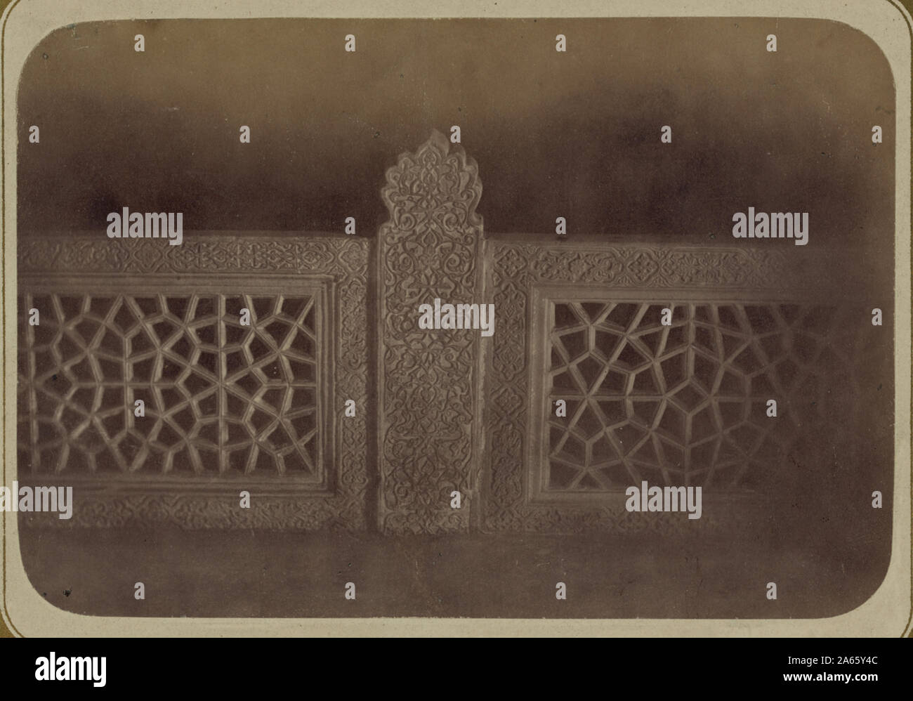 Antichità di Samarcanda mausoleo del emiro Timur Kuragan (Gur-Emir) Sezione di marmo Lattice-Work che circonda la Pietra Tombale Foto Stock