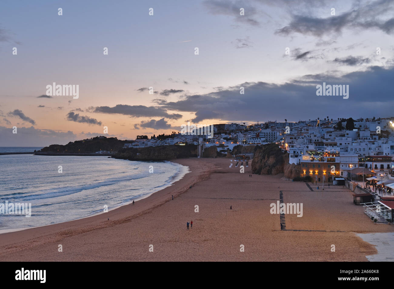 Praia dos isole Pescadores - Fishermens spiaggia al tramonto. Albufeira Algarve Foto Stock