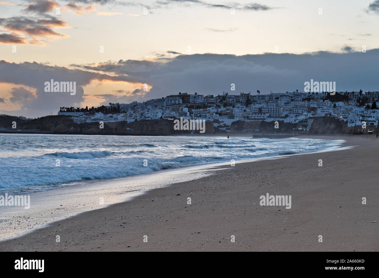 Praia dos isole Pescadores - Fishermens spiaggia al tramonto. Albufeira Algarve Foto Stock