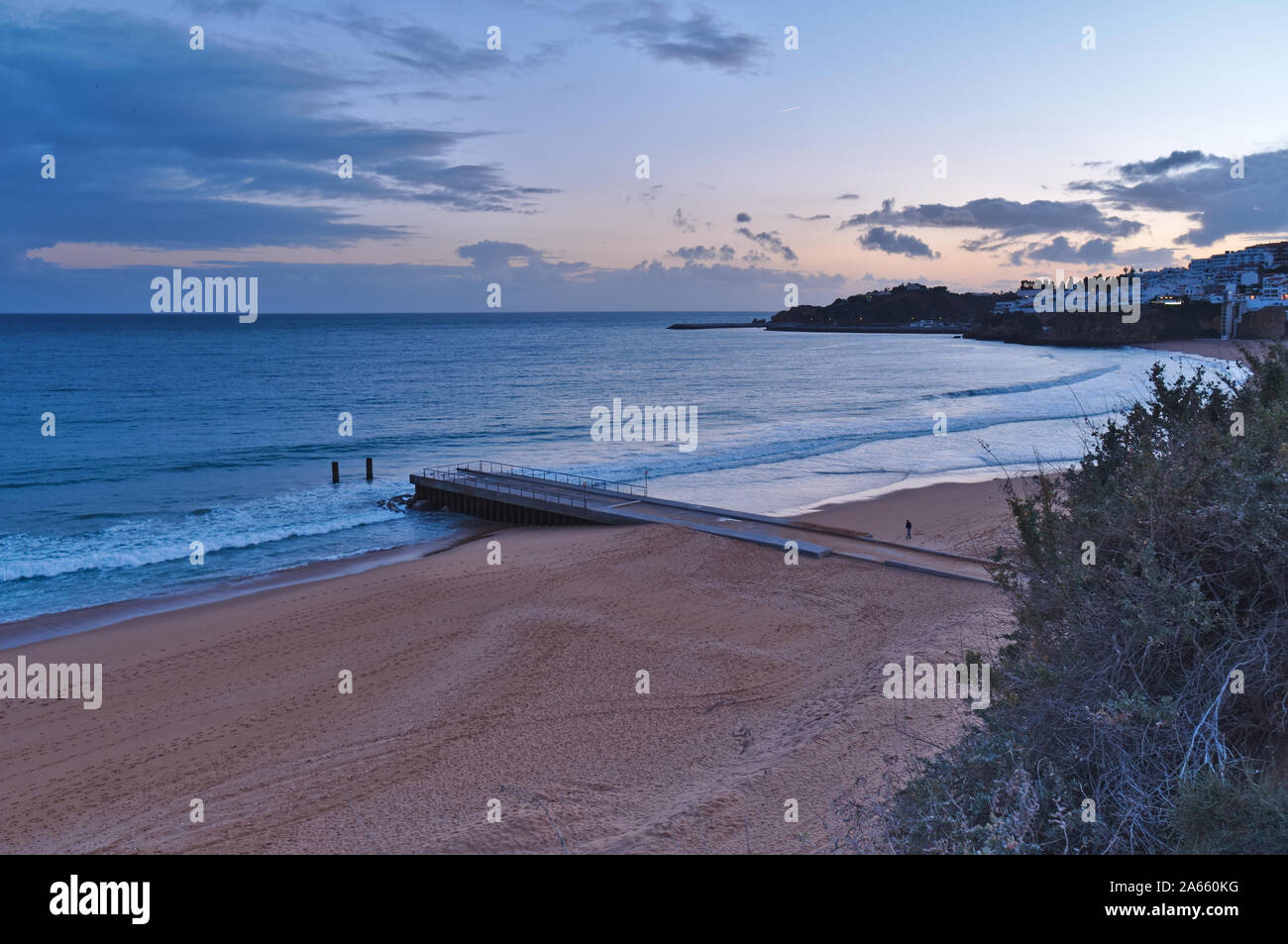 Praia dos isole Pescadores - Fishermens spiaggia al tramonto. Albufeira Algarve Foto Stock
