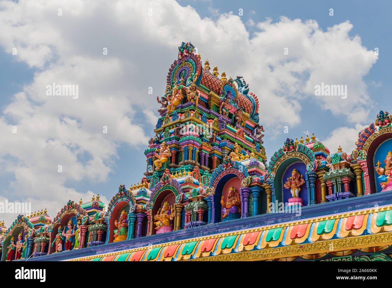 Grotte Batu Kuala Lumpur Selangor, Malaysia. Il 18 marzo 2019. Una vista del tetto colorato del tempio presso le Grotte di Batu in Malesia Foto Stock