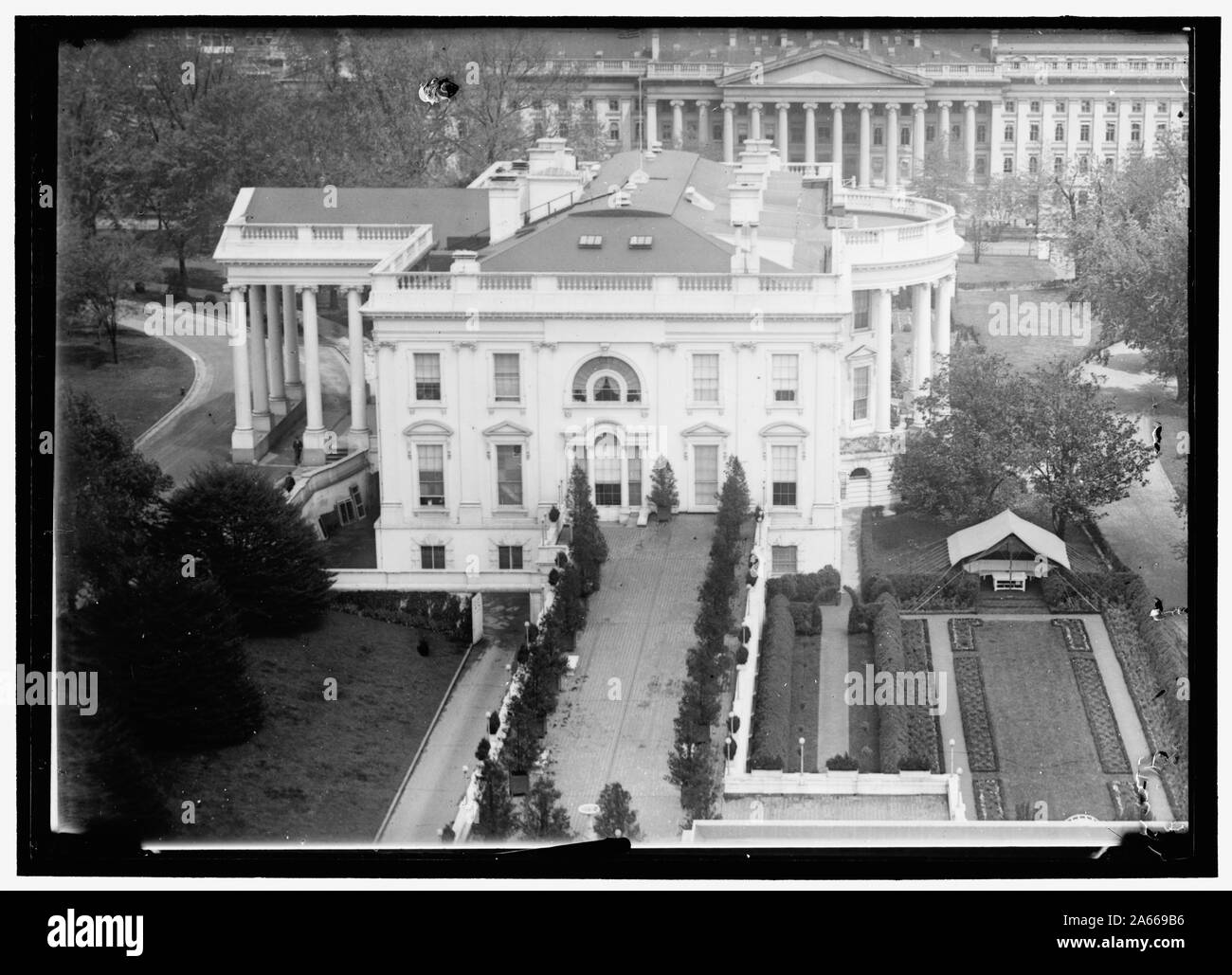 Casa Bianca. Tenda nel giardino di rose Foto Stock