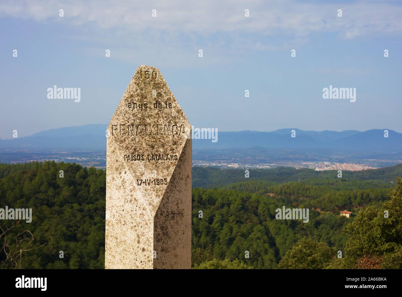 Monolito del 17-IV-1983 che commemora il centocinquantesimo anniversario della Renaixença catalana Foto Stock