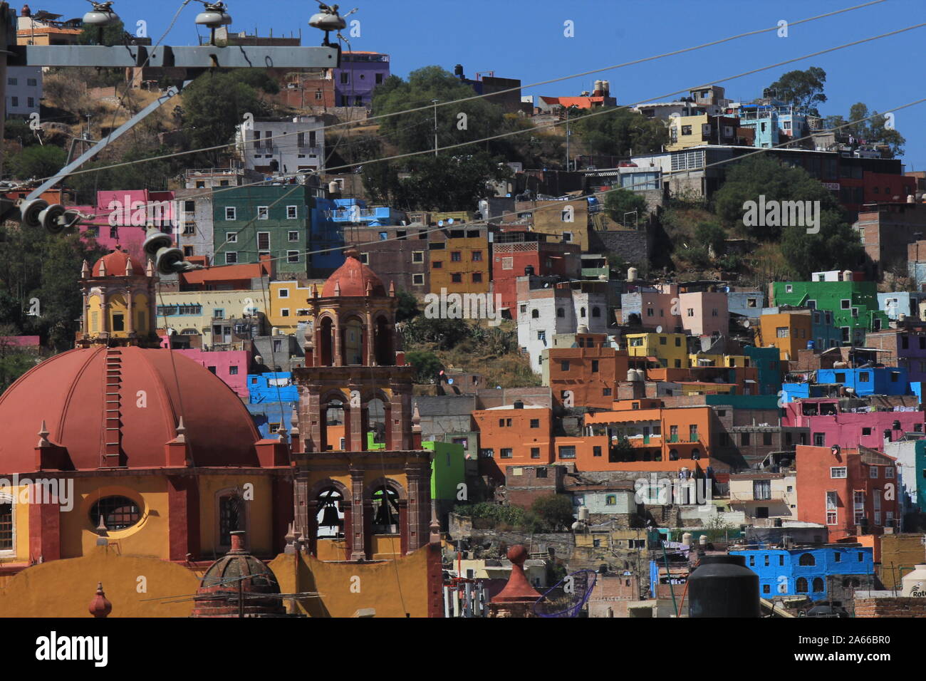 Vista di case colorate sulla collina in Guanajuato, Messico, situato nel Messico centrale Foto Stock