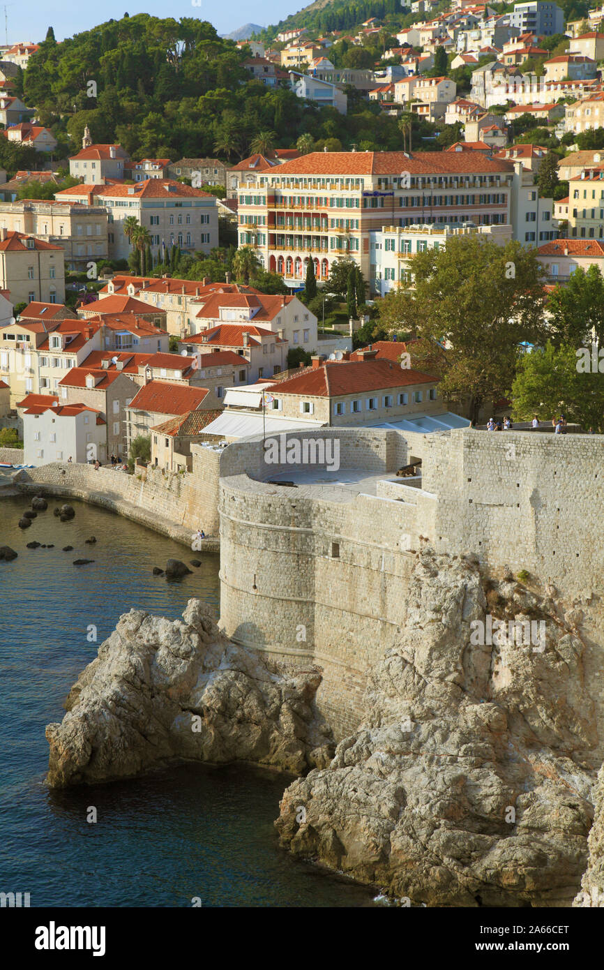 Croazia, Dubrovnik, le mura della città, Bokar fort, Hilton hotel, skyline, Foto Stock