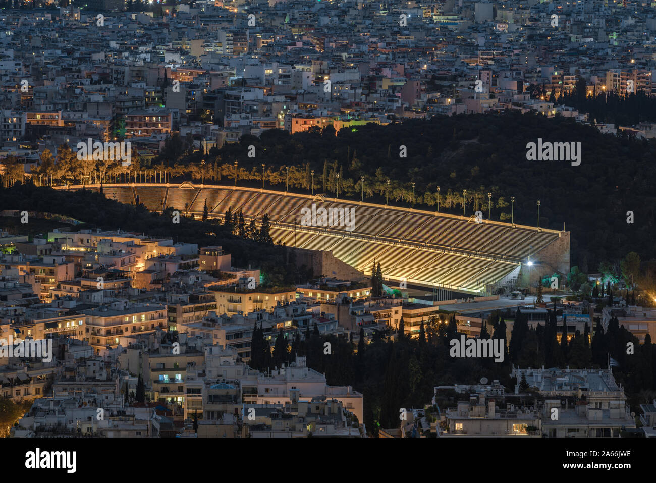 Vista aerea dello Stadio Panateneico nella notte, Atene, Grecia Foto Stock