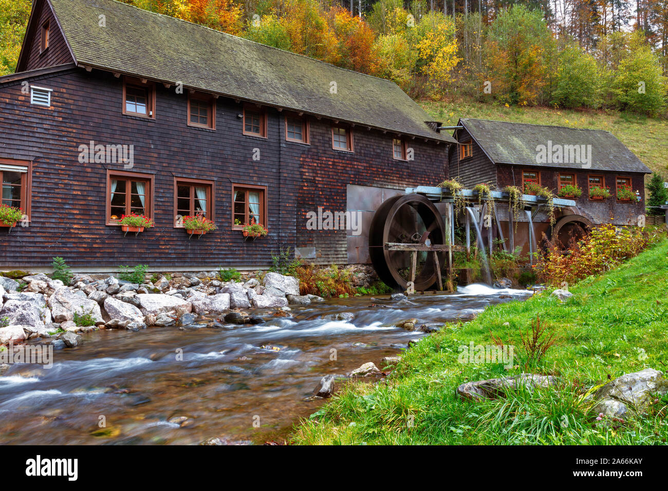 Mulino ad acqua, Hexenlochmühle vicino San Maergen, Foresta Nera, Baden-Württemberg, Germania Foto Stock