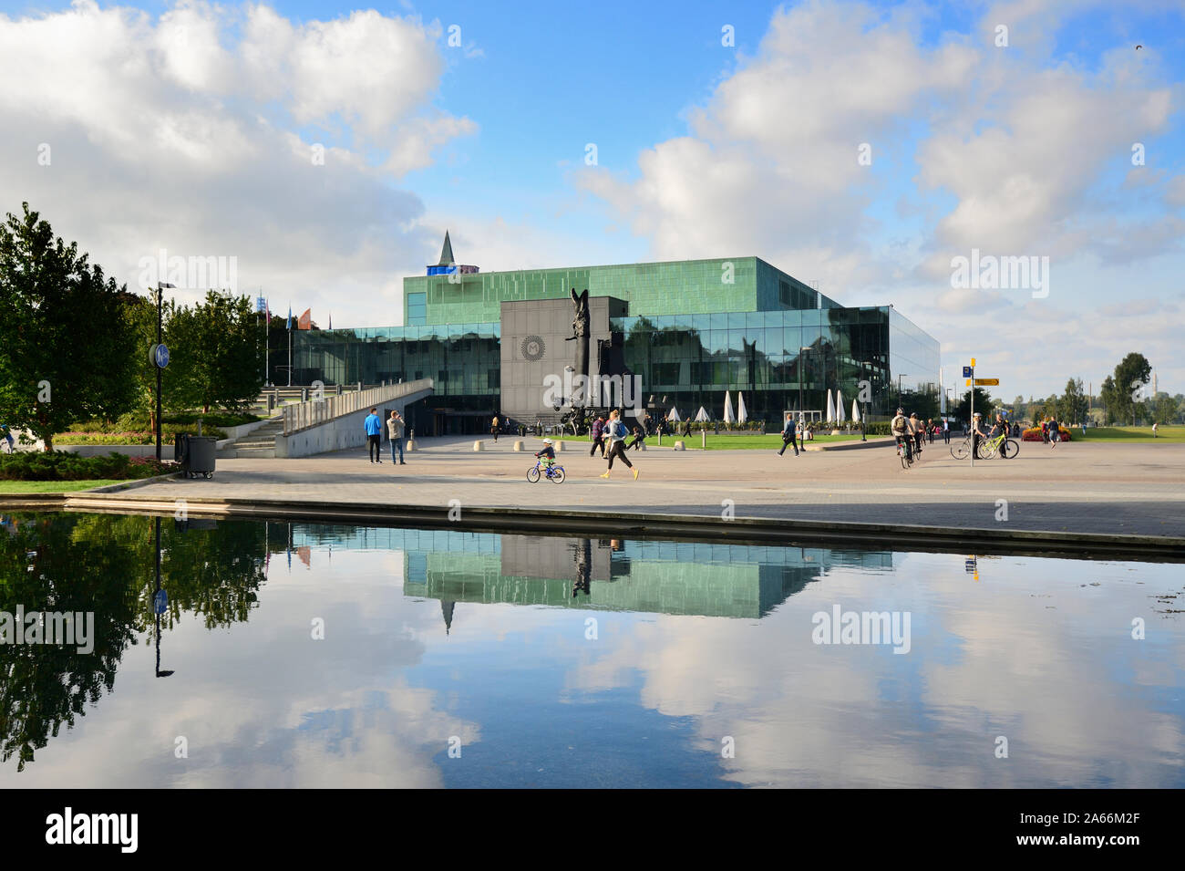 Helsinki Music Center (Musiikkitalo), la sala da concerto e il music center di Helsinki. Il palazzo è sede dell'Accademia Sibelius. Helsinki, Finlandia Foto Stock