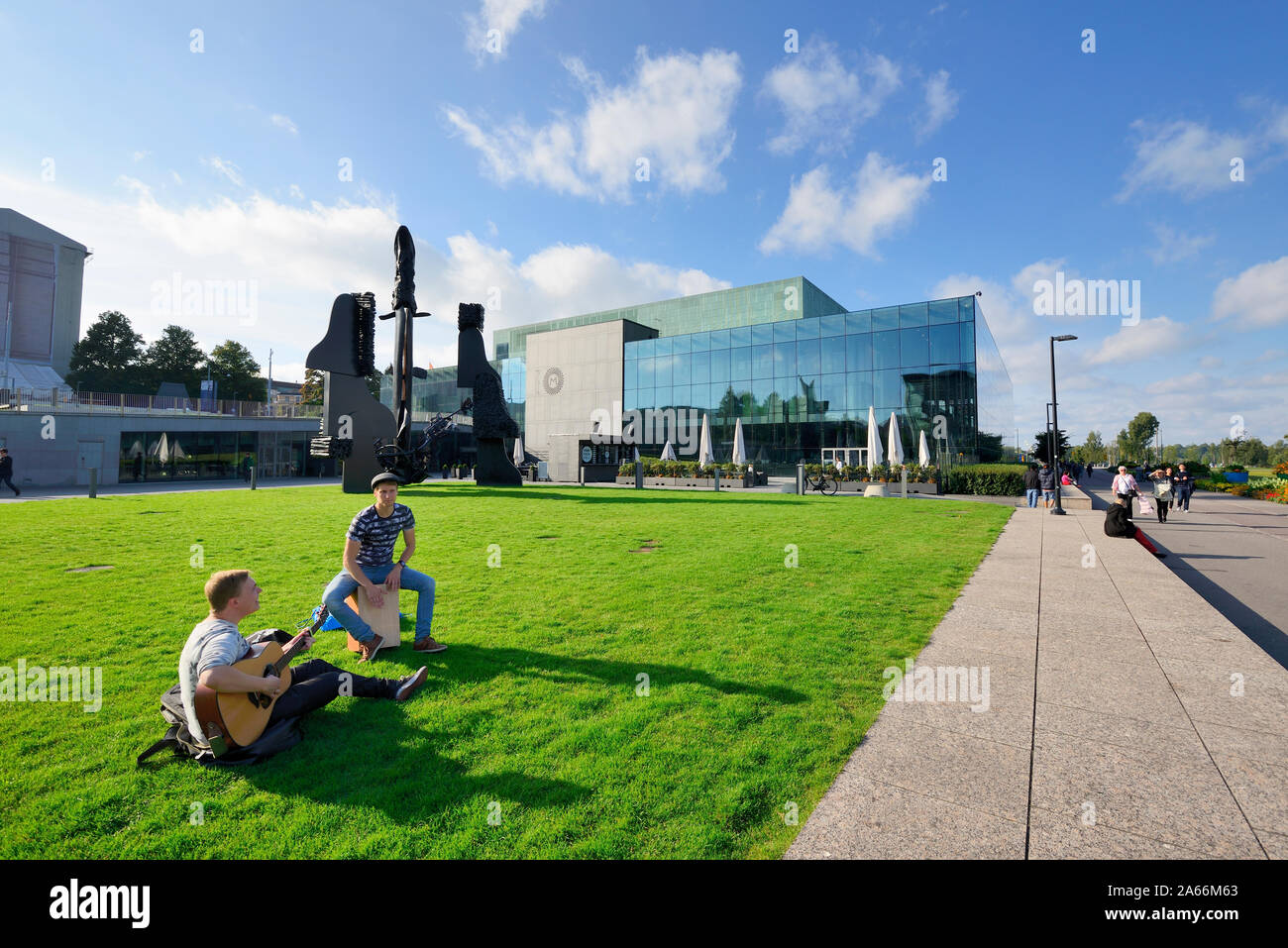 Helsinki Music Center (Musiikkitalo), la sala da concerto e il music center di Helsinki. Il palazzo è sede dell'Accademia Sibelius. Helsinki, Finlandia Foto Stock