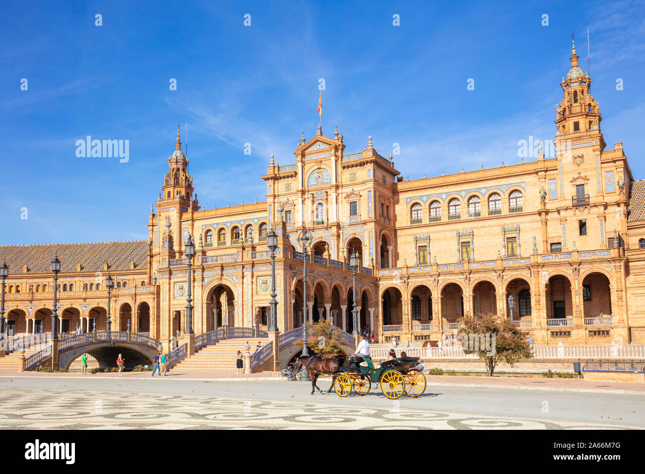 Siviglia giro in carrozza attraverso il Siviglia Plaza de Espana siviglia Plaza de España Parco Maria Luisa siviglia Spagna Siviglia Andalusia Spagna UE Europa Foto Stock