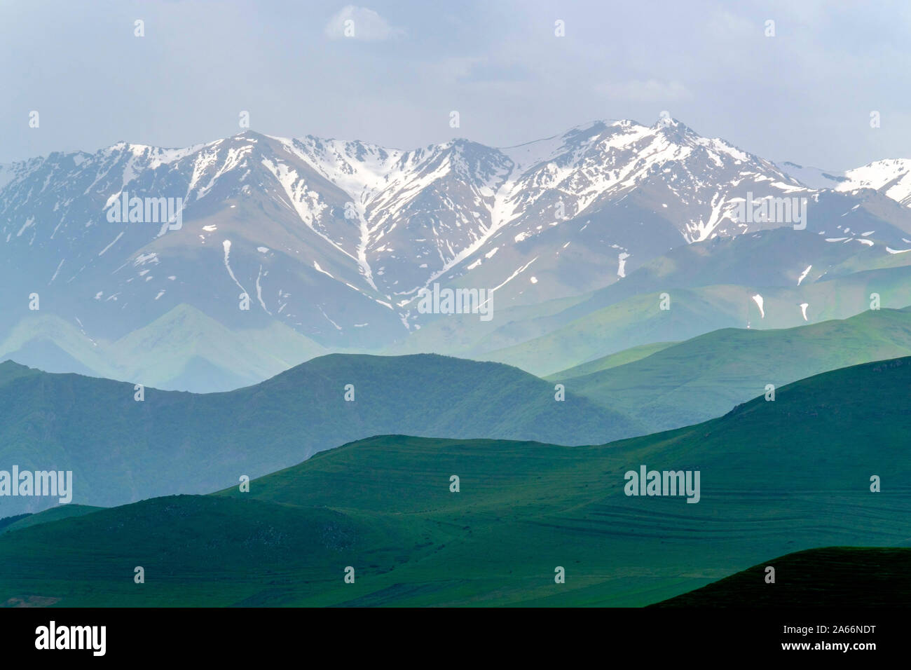 Vista verso il Monte Kaputzukh entro il Zangezur membro Santuario sulla Armeniaâ€"Azerbaijan confine, Provincia di Syunik, Armenia Foto Stock