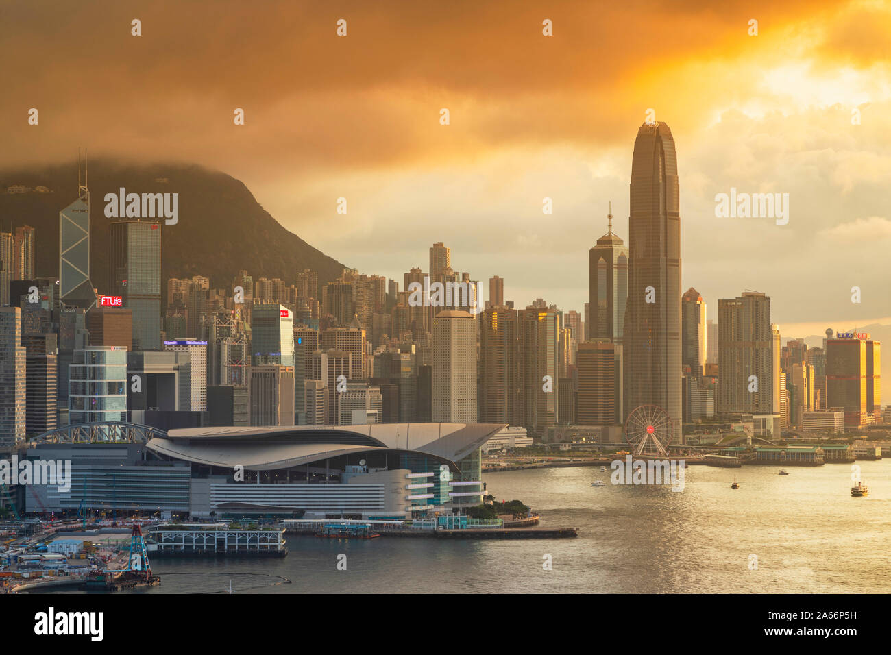 Isola di Hong Kong skyline al tramonto, Hong Kong Foto Stock