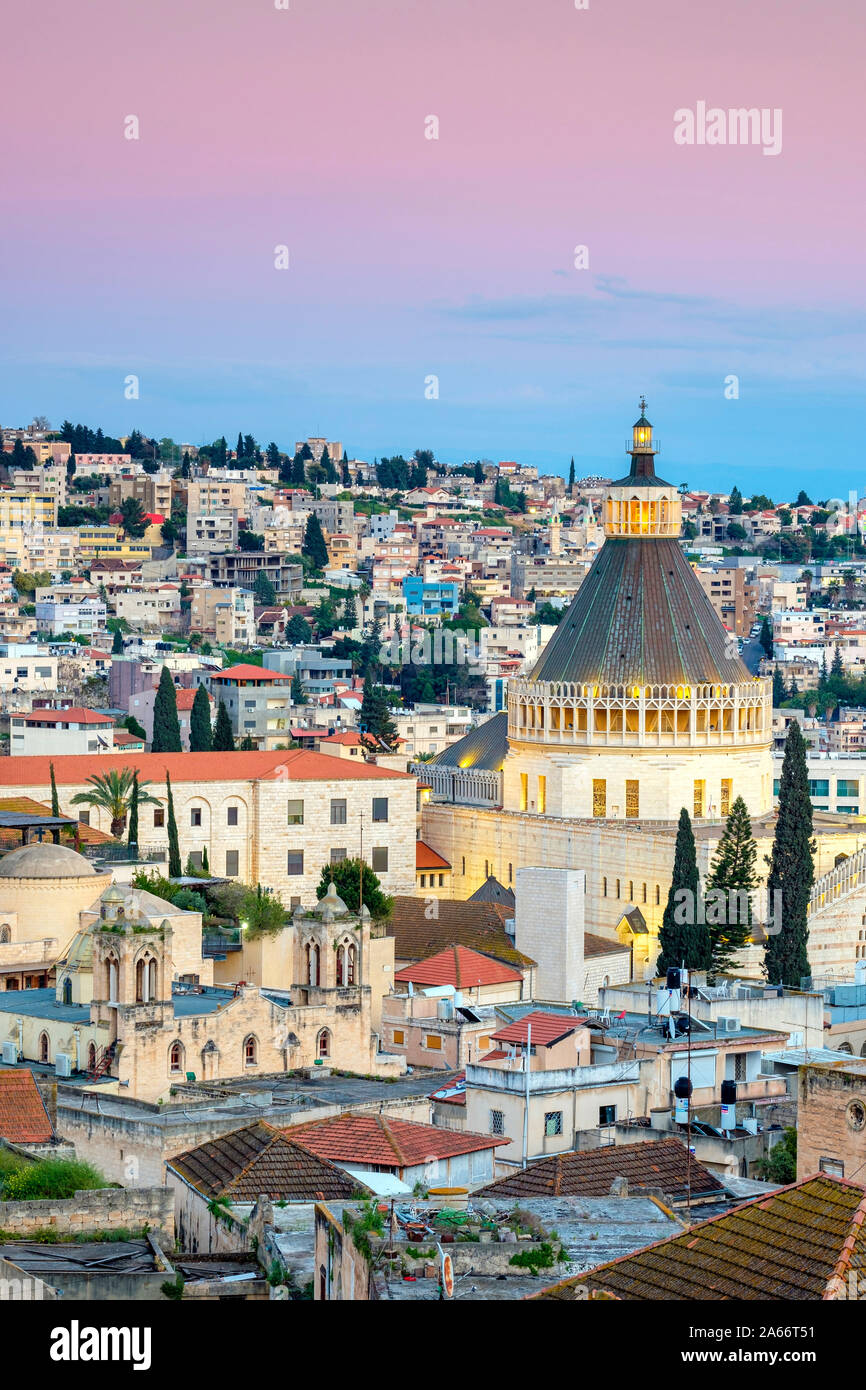 Basilica dell'Annunciazione al tramonto, Nazaret, distretto del Nord, Israele. Foto Stock