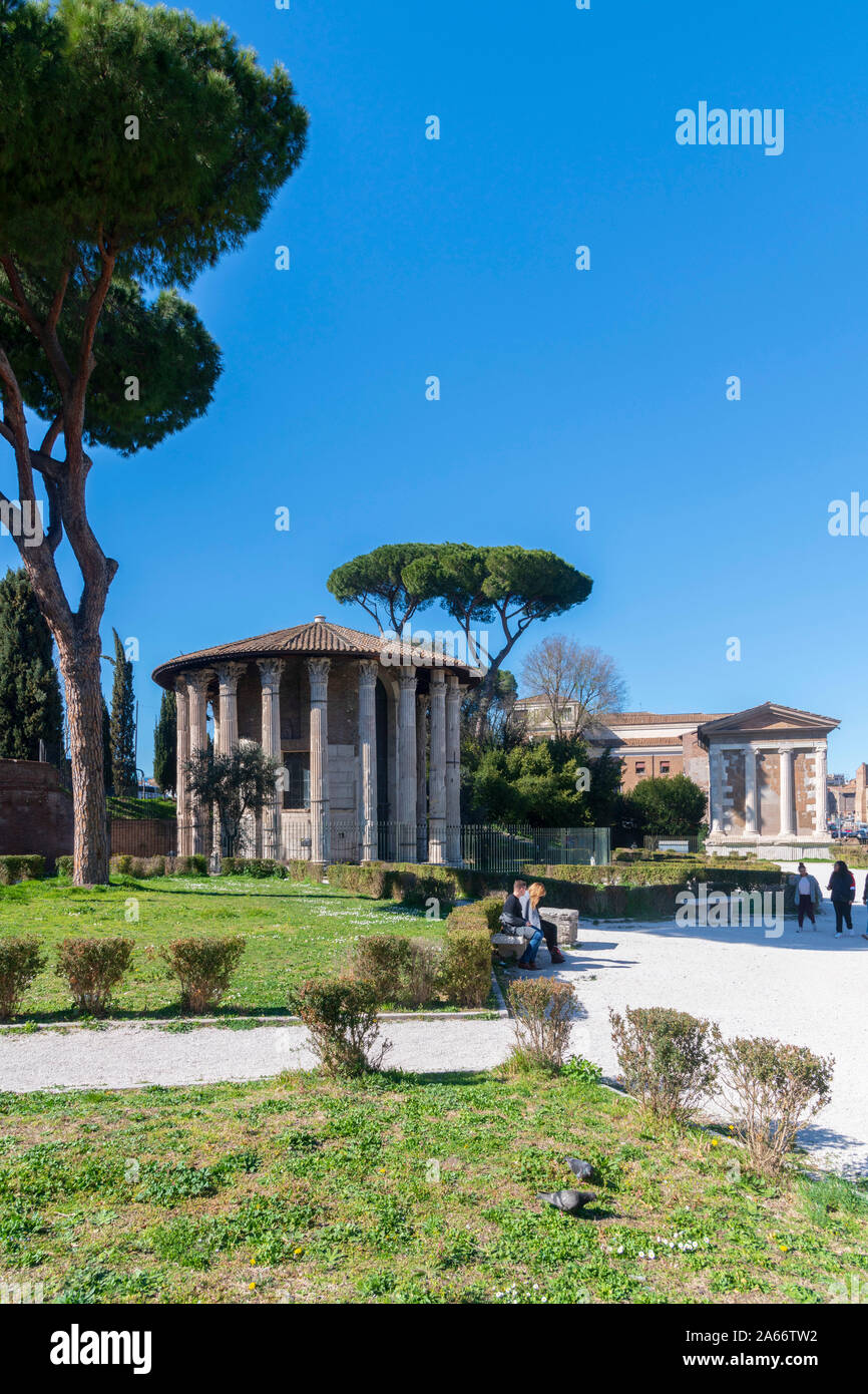 Italia, Roma Via della Greca e piazza Bocca della Verita', Foro Boario, il Tempio di Ercole Vincitore Foto Stock