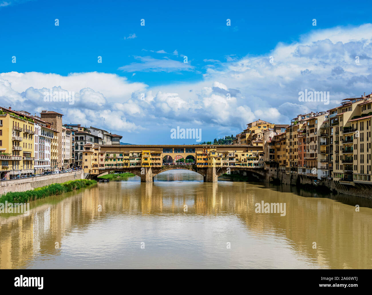 Ponte Vecchio e dal fiume Arno, Firenze, Toscana, Italia Foto Stock