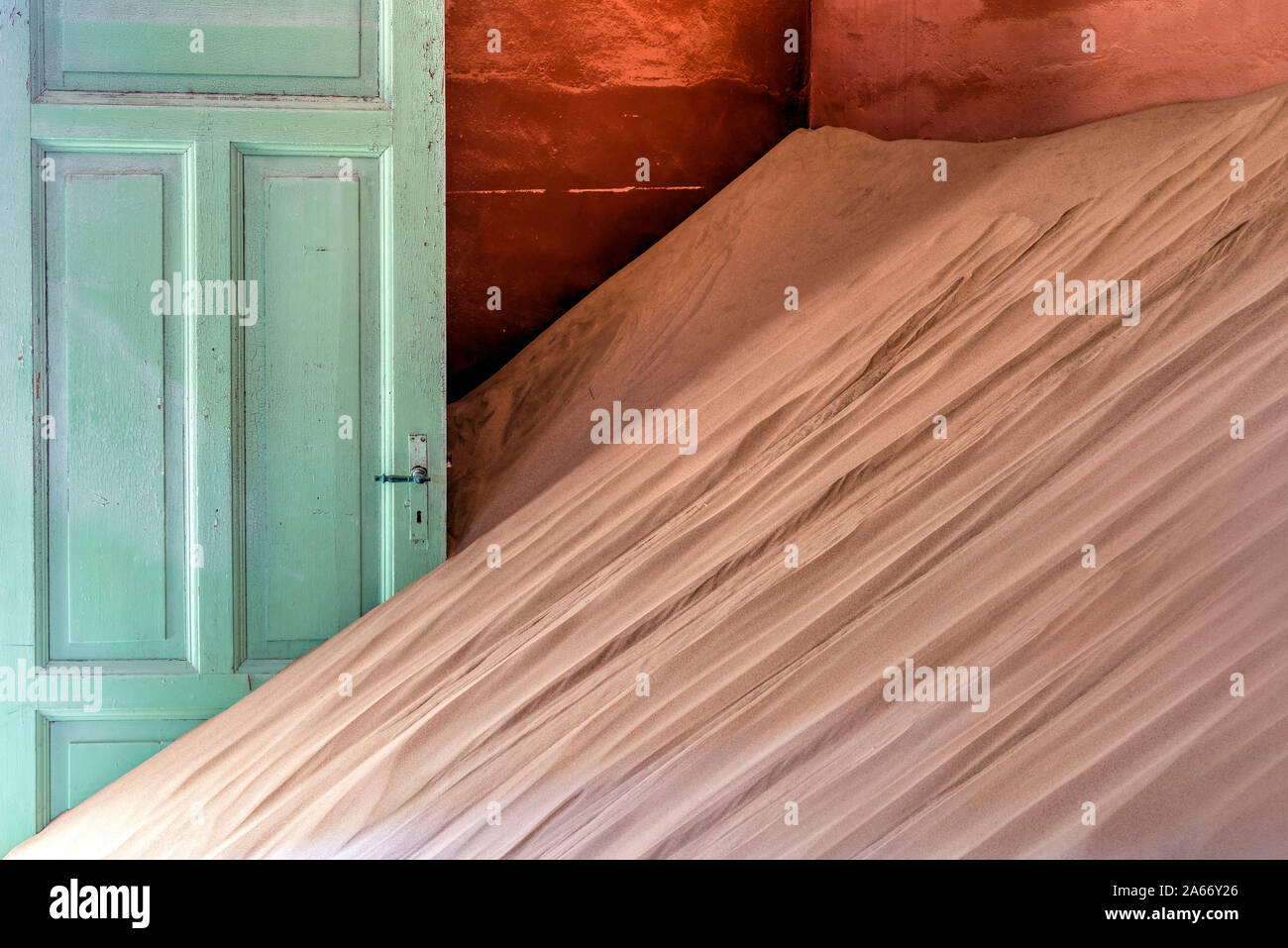 Interno della casa abbandonata, Kolmanskop, Karas, Namibia Foto Stock