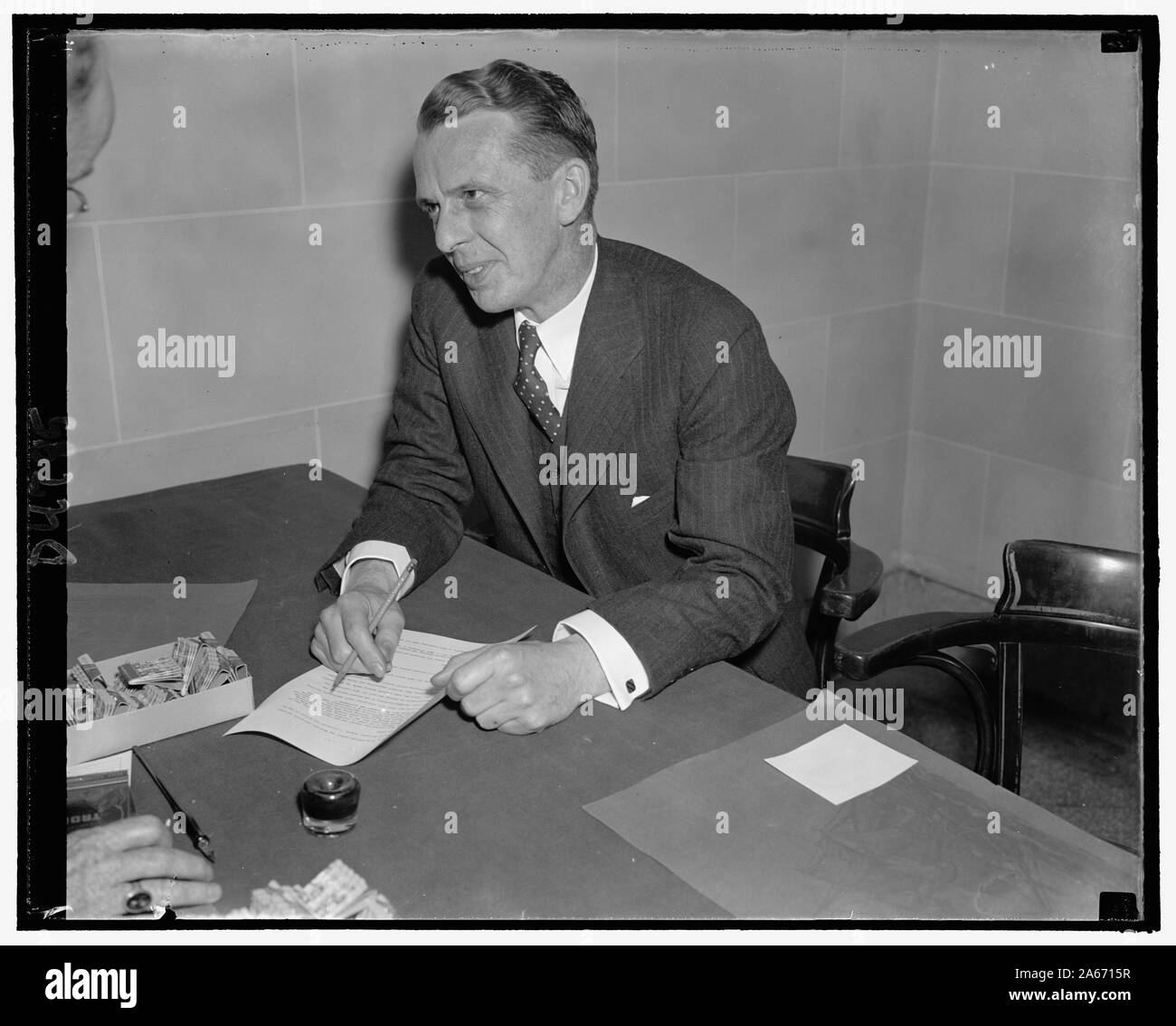 Wesley A. Sturgis, Exec. Direttore delle bevande alcoliche distillate Institute, 25 Ottobre 1938 Foto Stock