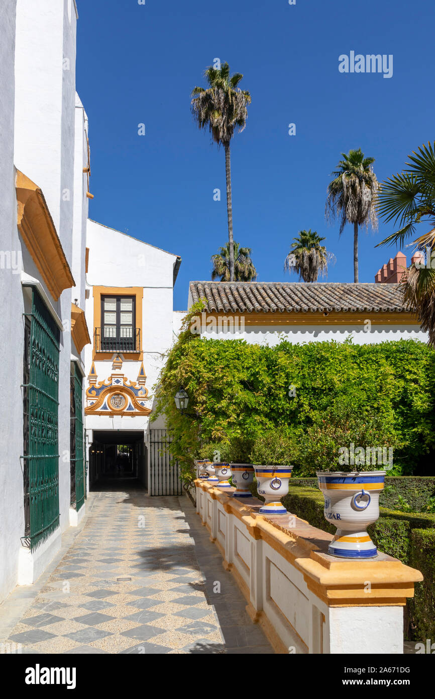 I giardini e gli edifici dell'Alcazar di Siviglia, Siviglia, in Andalusia, Spagna Foto Stock