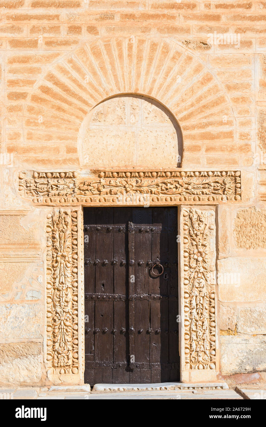 Tunisia Kairouan, Madina, porta alla Grande Moschea Foto Stock