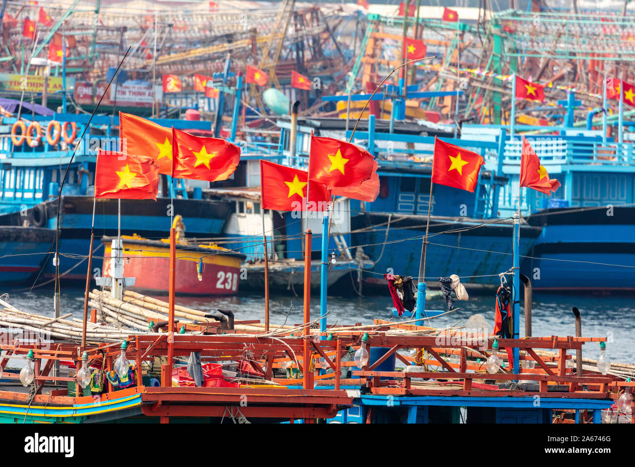 Barche da pesca sul fiume canzone, Da Nang, Vietnam Foto Stock