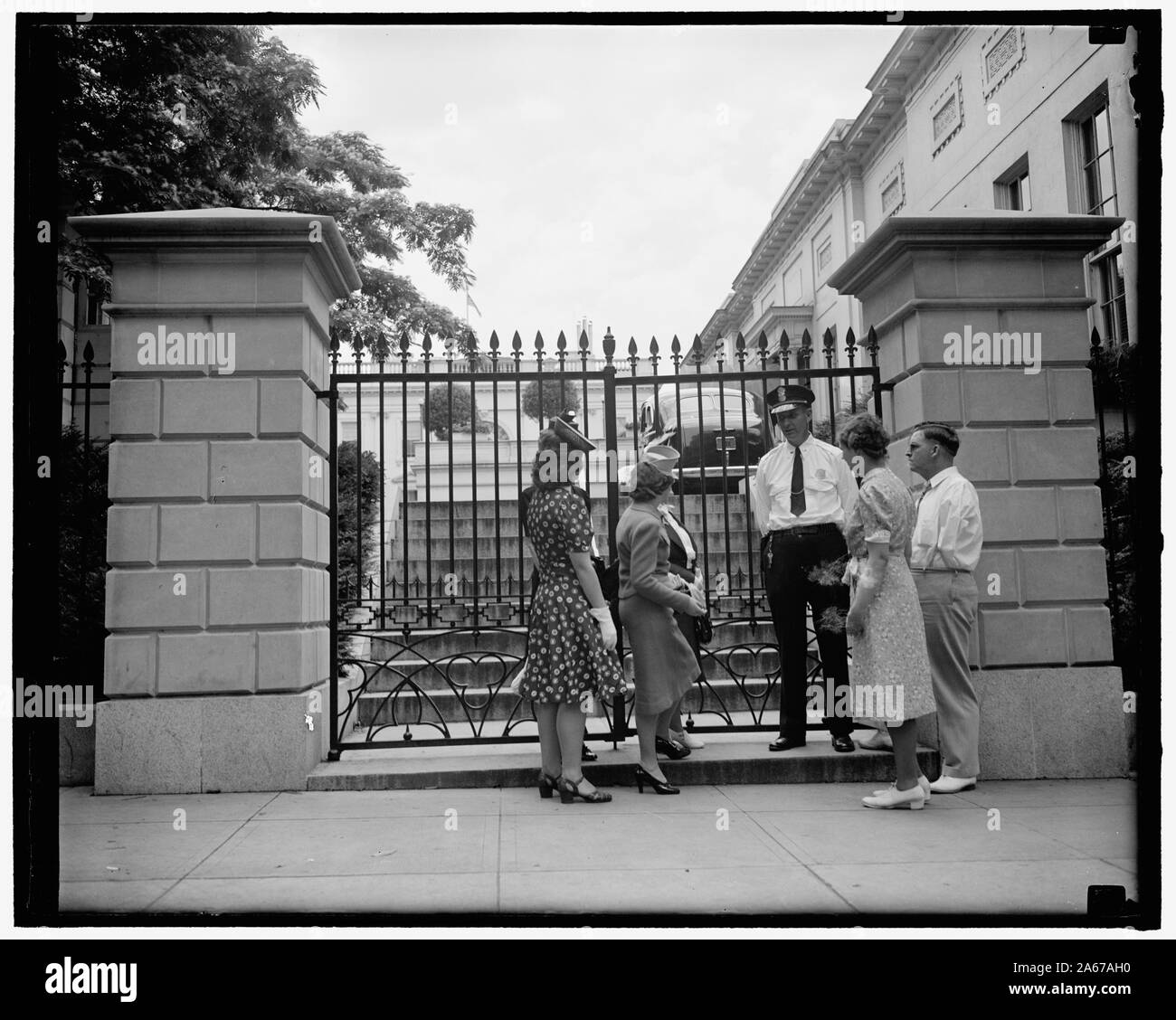 Casa bianca chiusa ai visitatori. Washington, 1 luglio. A partire da oggi il White House Mansion e i giardini erano chiusi per i visitatori fino alla metà del mese di settembre. La Casa Bianca sarà dipinto e riparati durante quel tempo, 7-1-40 Foto Stock