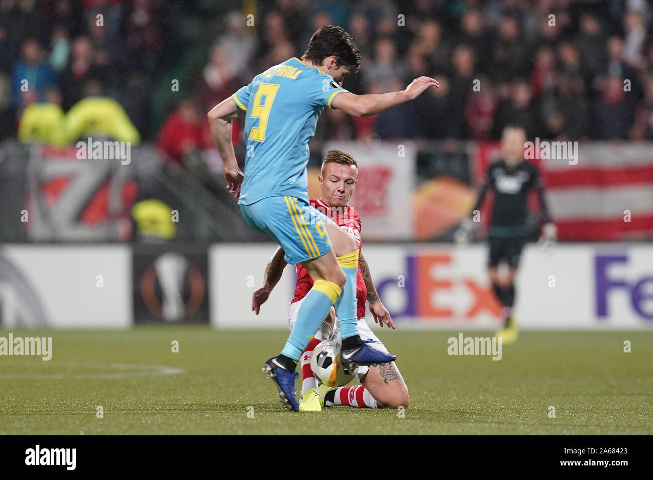 L'AIA - AZ - Astana , calcio , Europa League , Cars jeans Stadium , 24-10-2019 , stagione 2019/2020 FC Astana player Dorin Rotariu e AZ player Jordy Clasie Foto Stock