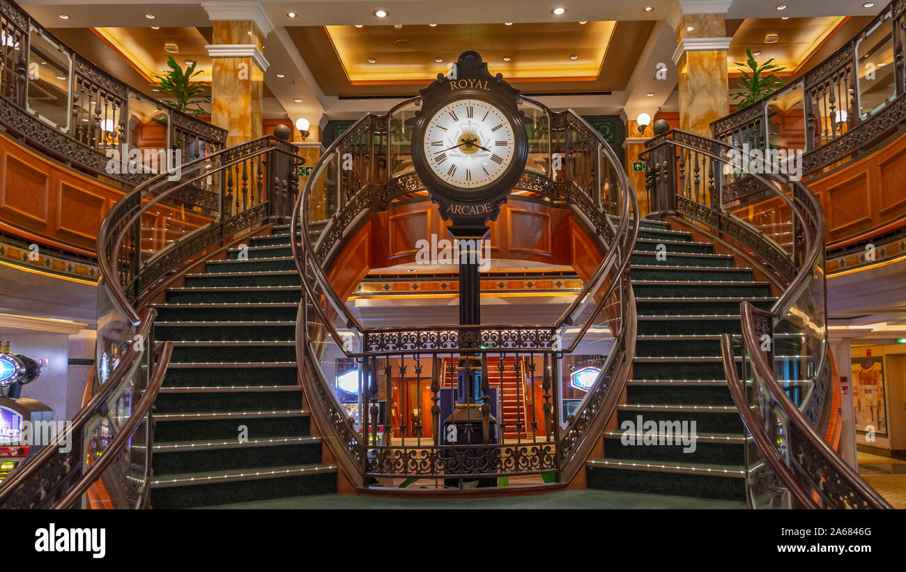 L'interno MS Queen Victoria è una vista-class nave da crociera azionato dalla Cunard Line. Foto Stock