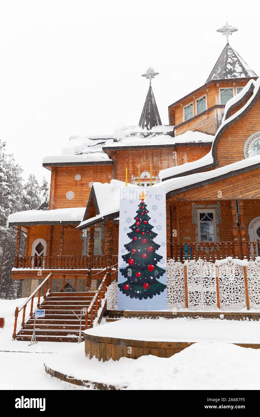 Veliky Ustyug, Russia - 5 Febbraio 2019: Residenza di Ded Moroz nei pressi di Veliky Ustyug al giorno d'inverno è una popolare meta turistica in Vologda. Ve Foto Stock