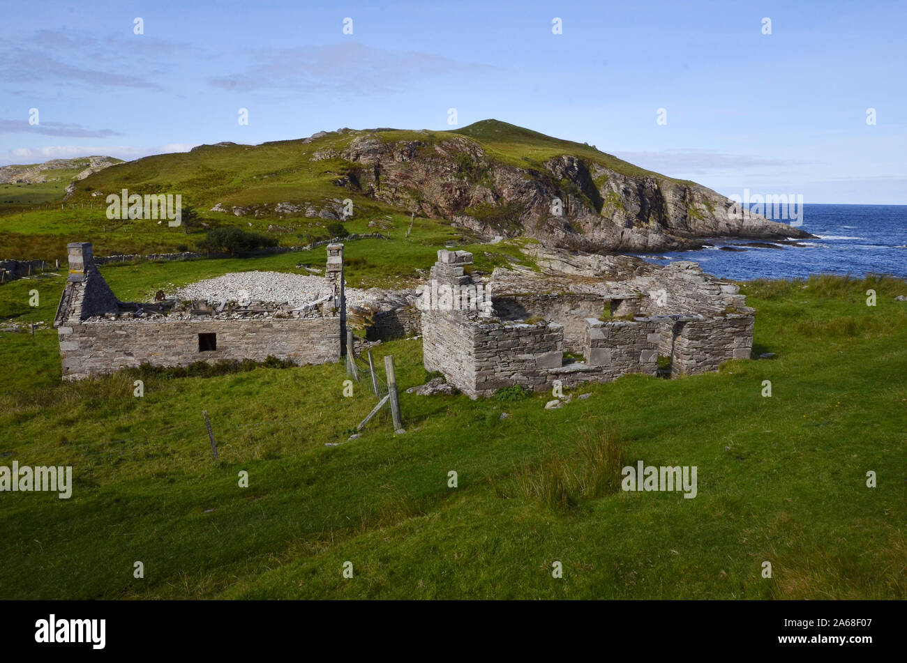 Abbandonate case posteriore sulla porta Vasco vicino a Talmine su un'Mhoine penisola sulla costa nord di Sutherland Scotland Regno Unito Foto Stock