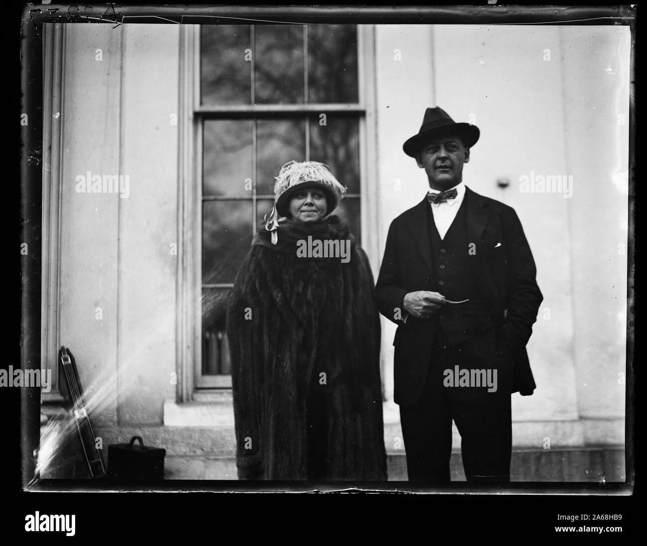 Donna e uomo alla Casa Bianca di Washington, D.C. Foto Stock